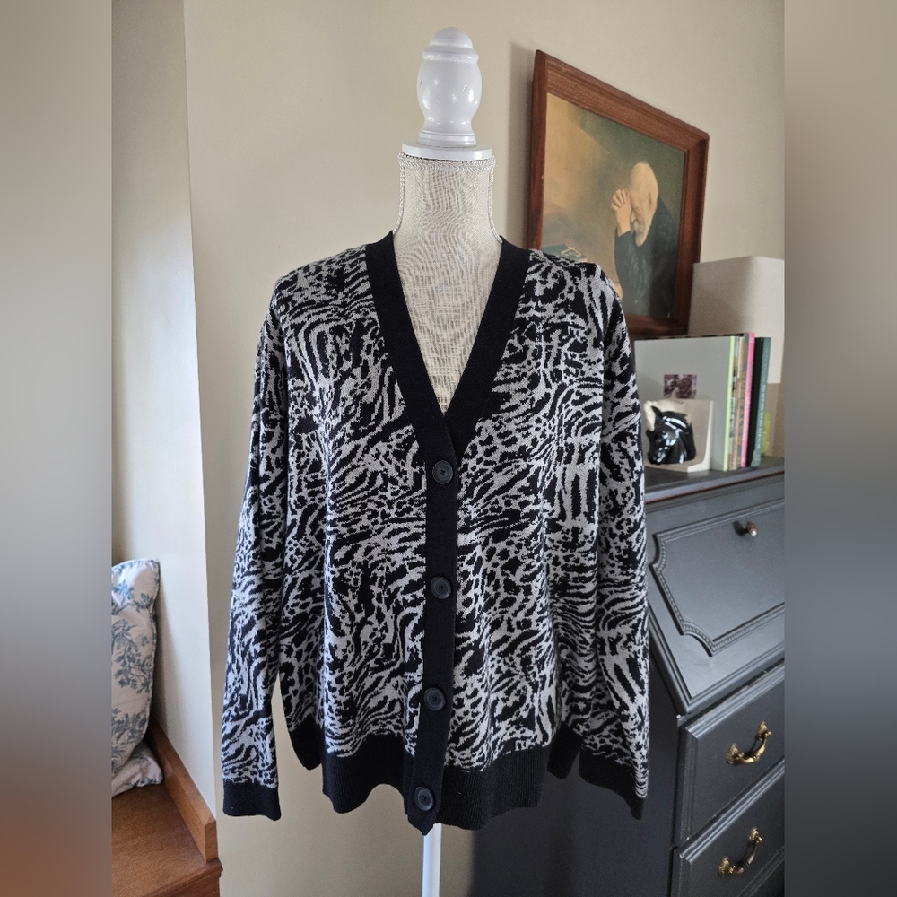 New Simply Vera Vera Wang Womens XL Animal Print Cardigan Sweater